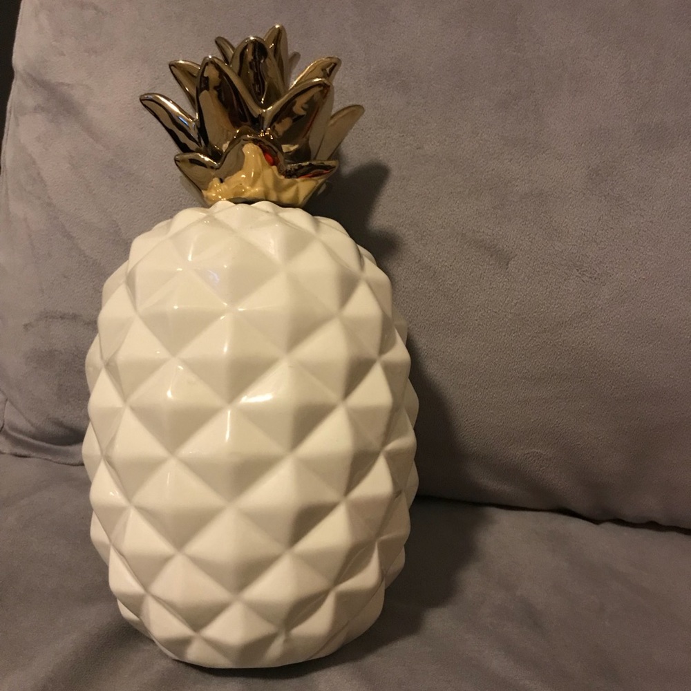 Pineapple home decor